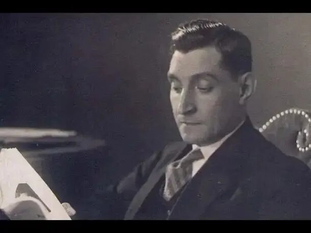 Профессор, клерк, тихоня, интроверт... и жестокий диктатор