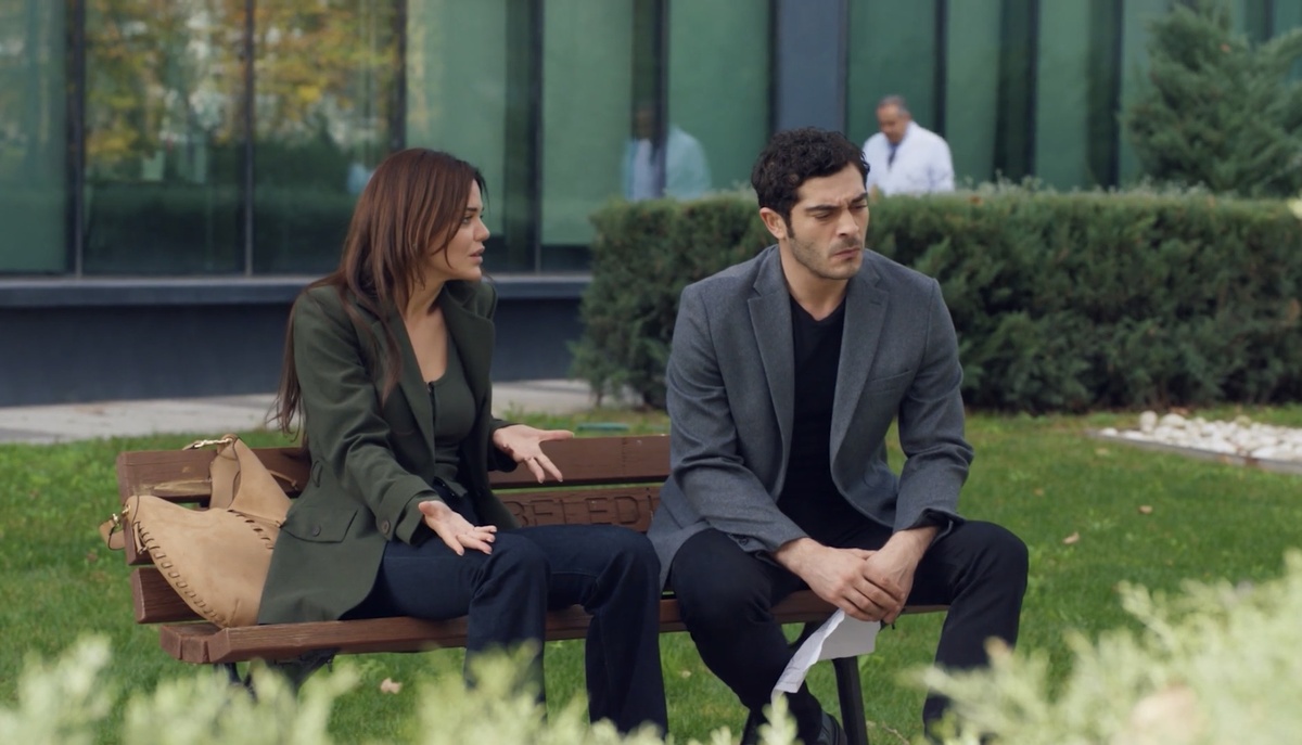 Кадр из сериала «Мошенники»