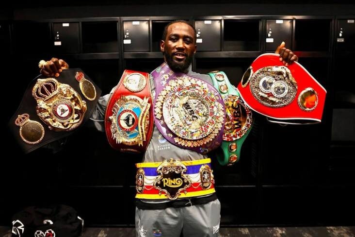 Кроуфорд с поясами