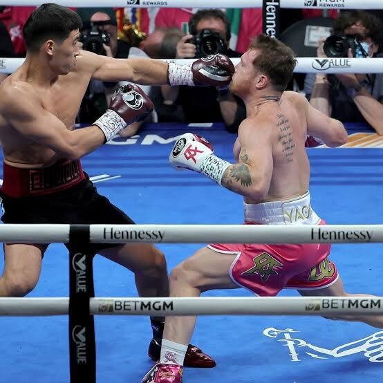 Канело и Бивол