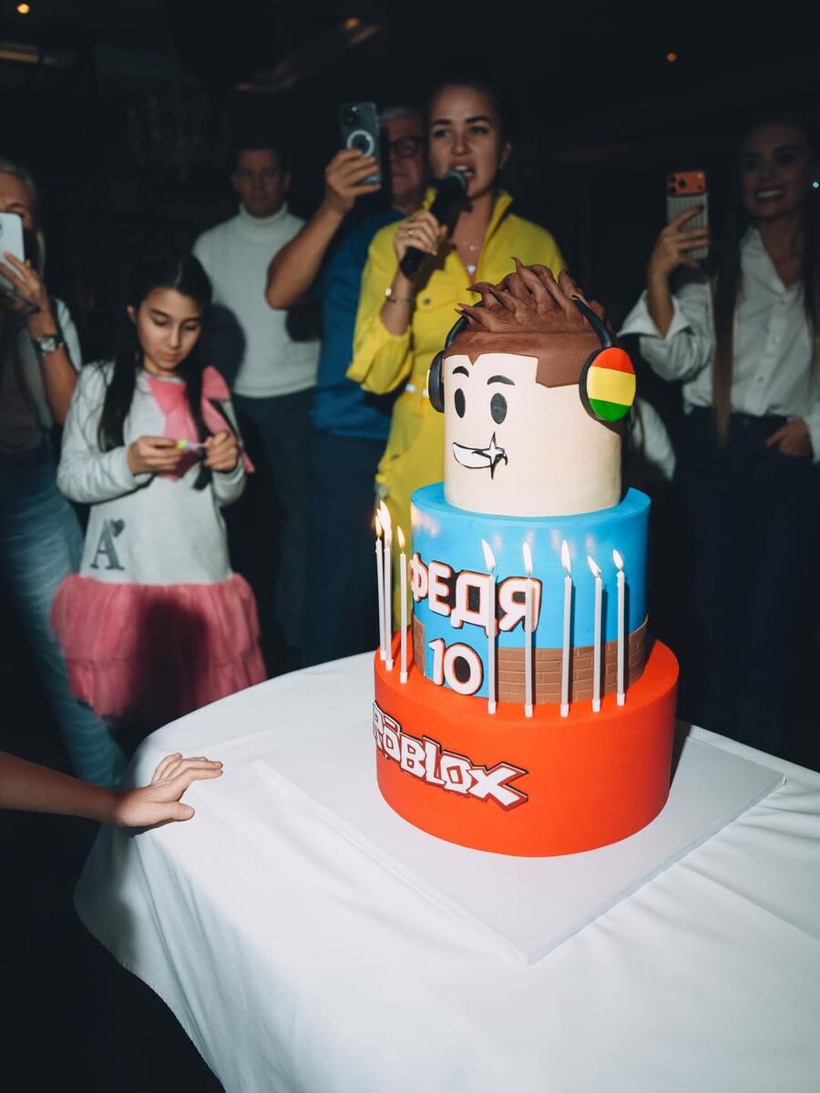 Торт в стиле Roblox на День рождения