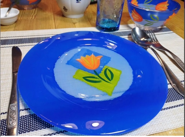 Не могу зайти к себе в профиль на Авито с другого устройства и пришлось сделать скрин собственного объявления. Эти тарелки ещё продаются, а глубокие из набора уже у покупателя.
