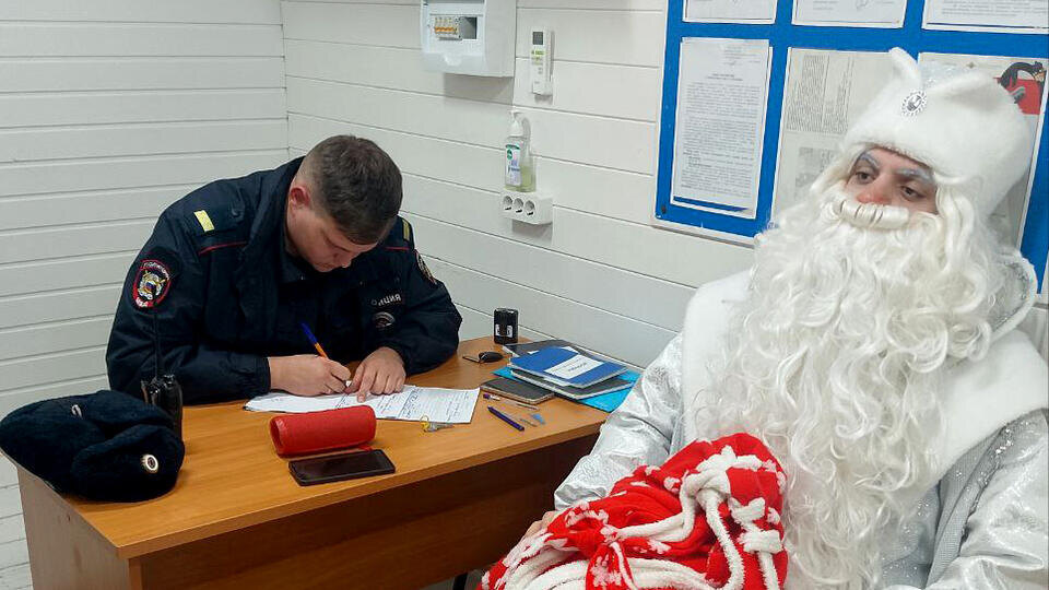     Решил подзаработать: Деда Мороза задержали в Анапе t.me/Отдел МВД России по городу Анапе