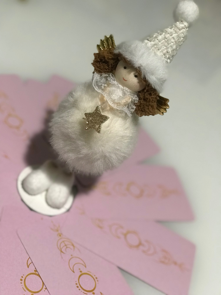 Доброго времени суток,моя роковая красотка!)Ты неотразима,а значит будет напряженный момент!)Читай скорее!!!!!