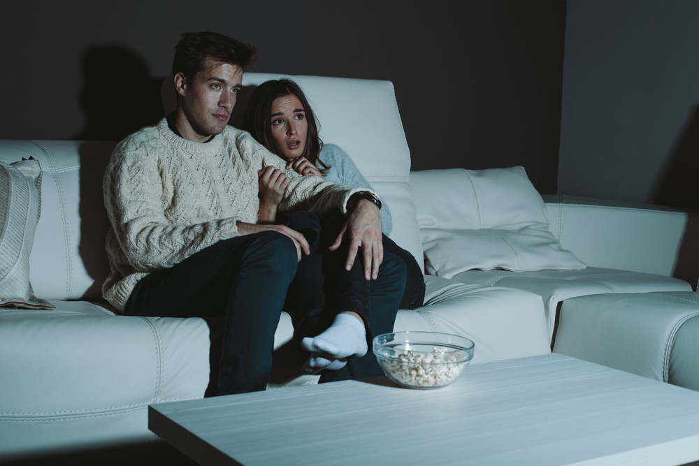  Узнайте, почему люди любят смотреть страшные фильмы, какие психологические, биологические и социальные причины стоят за этим увлечением, и как хорроры влияют на эмоции, мозг и повседневную жизнь