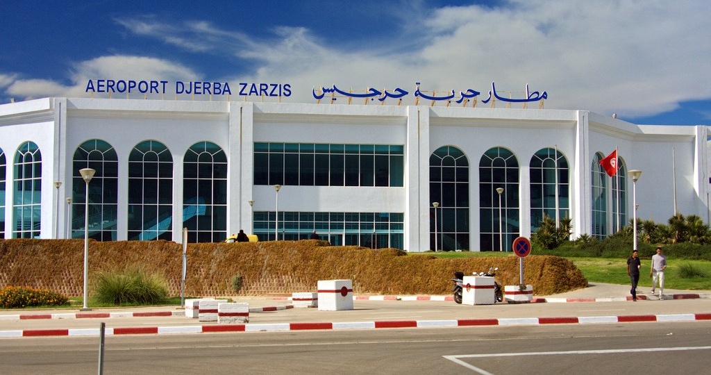 Заложники металлических лавок: российско-белорусский экипаж ООН третий день удерживают в аэропорту Туниса