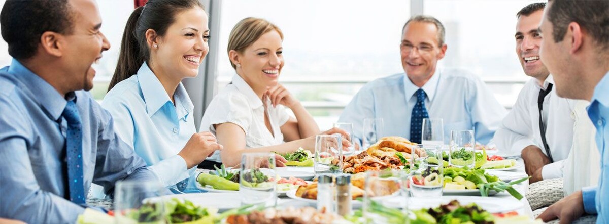 Корпоратив - это место для встречи друзей (из сети)