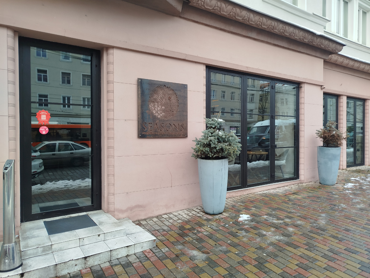 Входная группа ресторана. 