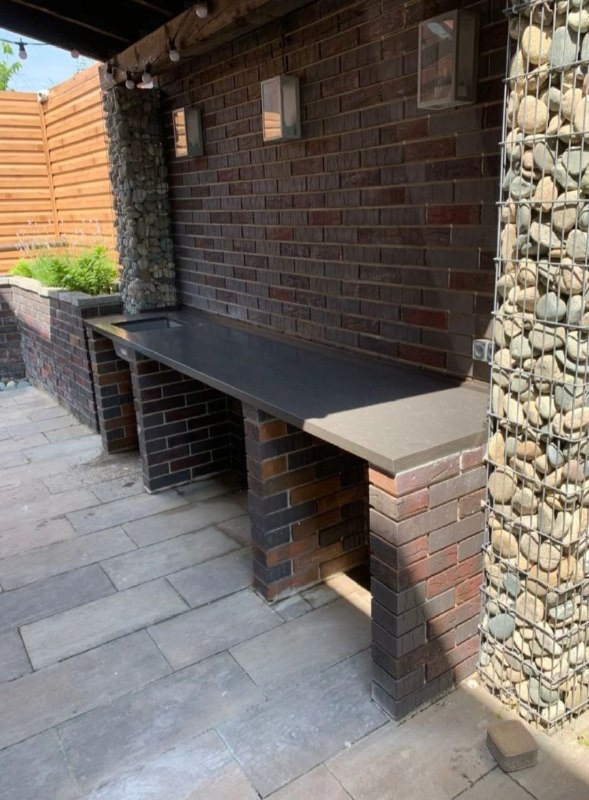 фото с монтажа кварцевой столешницы 