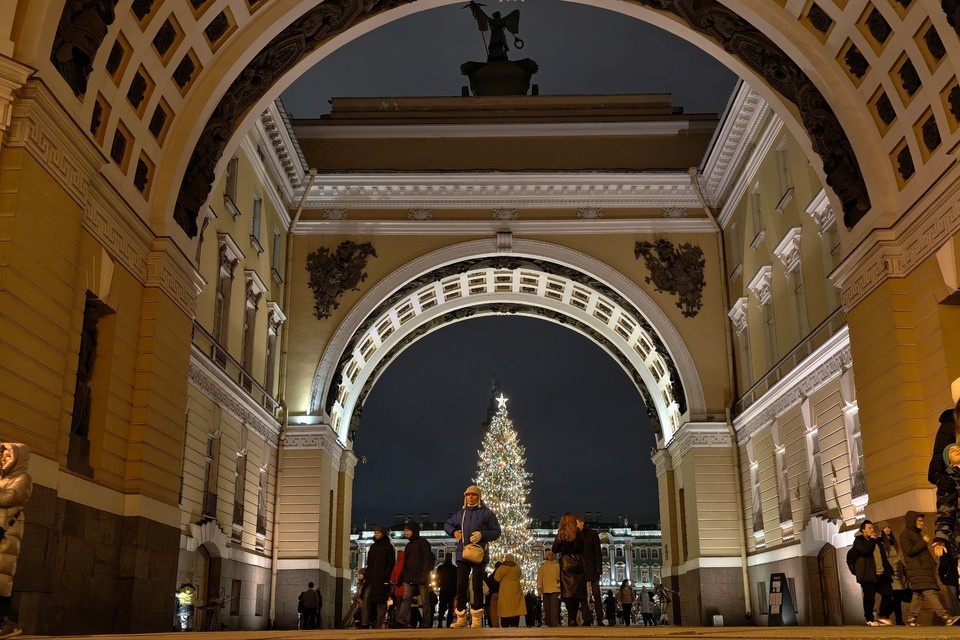    Северная столица пережила самую темную ночь в году. Алексей БУЛАТОВ