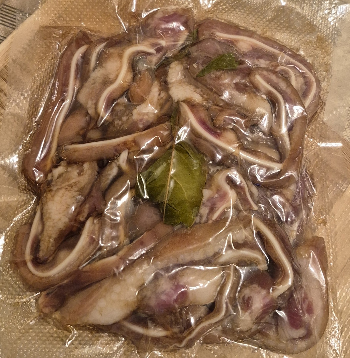 Ушки - соломкой..