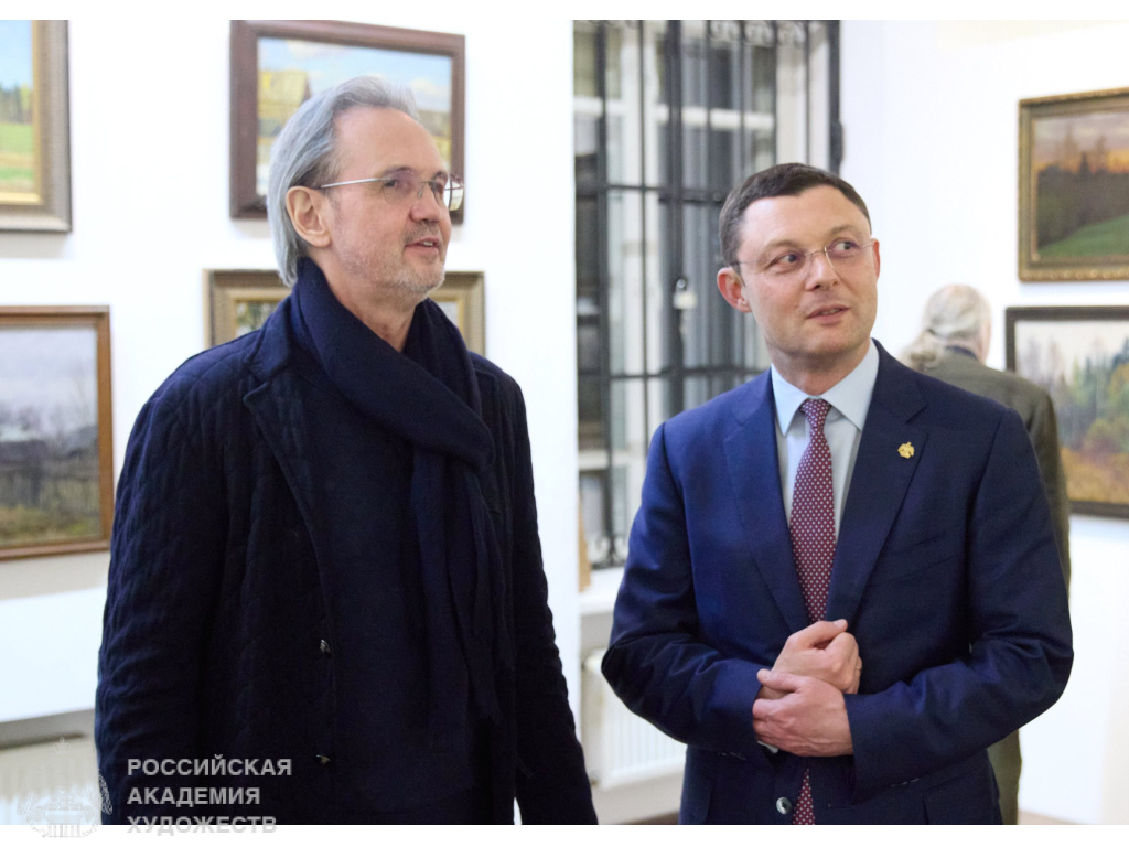 Гости выставки «Династия художников Кугачей. Живопись. Реализм» в МВК РАХ (Москва, Пречистенка, 19). Фото: Виктор Берёзкин, пресс-служба РАХ. 2025.