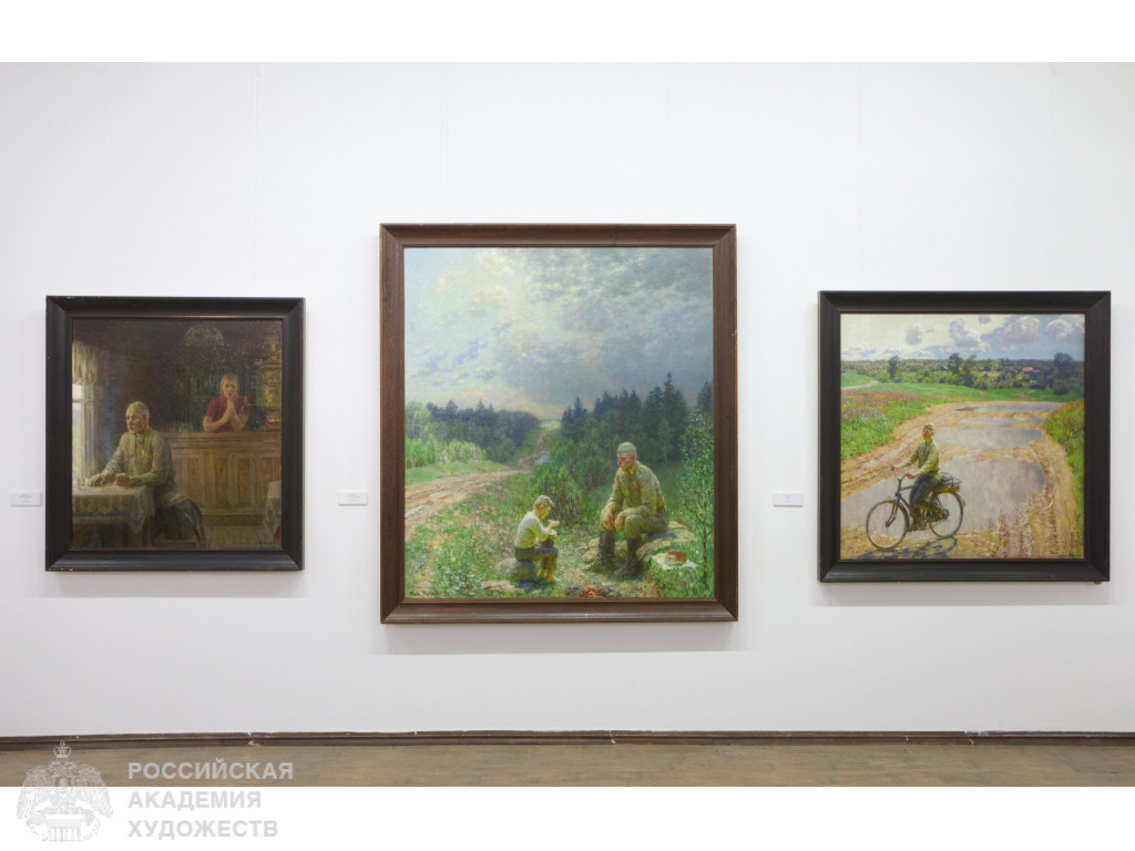 Фрагмент экспозиции «Династия художников Кугачей. Живопись. Реализм» в МВК РАХ (Москва, Пречистенка, 19). Фото: Виктор Берёзкин, пресс-служба РАХ. 2025.