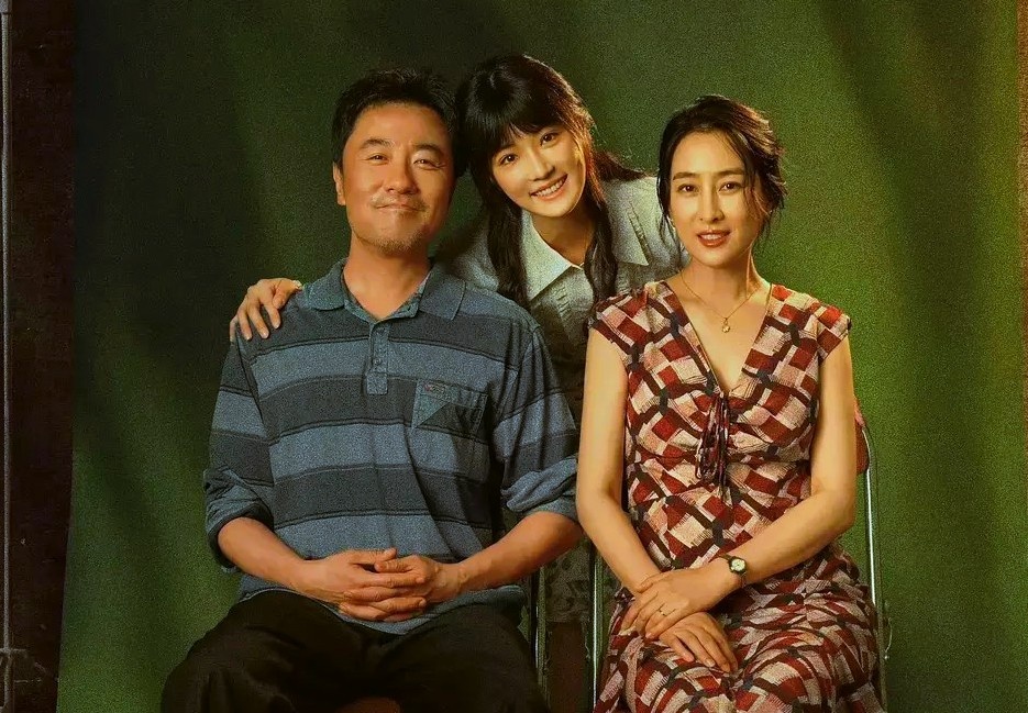 Герои дорамы "Тупик", на вид вполне обычная китайская семья 