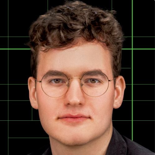 Миша Рудоминский. Родился в январе 2000 года в г. Киев. Учился в Университете Британской Колумбии и Туринском политехническом университете, по специальности «Инженер-механик». В 2019-м основал свой стартап nect WORLD, за два года присоединился как кофаундер к космическому проекту Promin Aerospace и с 2022 года развивает DefenceTech-стартап Himera, разрабатывающий военные системы связи.