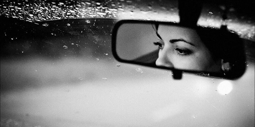 Совершенно незнакомый человек, старался помочь ей