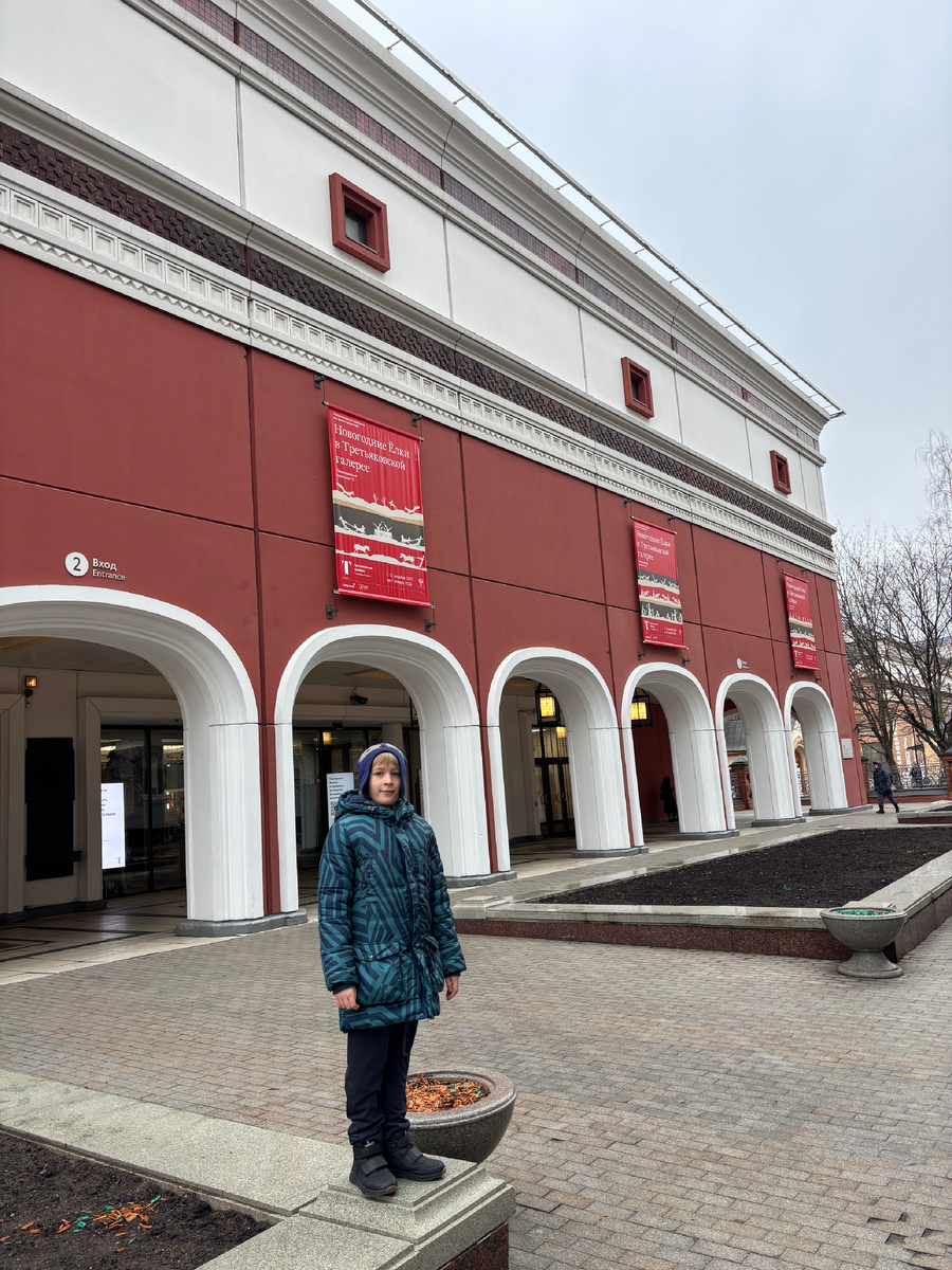Фото автора. Инженерный корпус на декабрь и часть января превращается в портал в сказку 