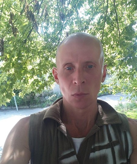 "Жена (42 года) после ссоры уехала к подруге - переночую". Прошло 2 недели - не возвращается. Только выкладывает фото, как они отдыхают