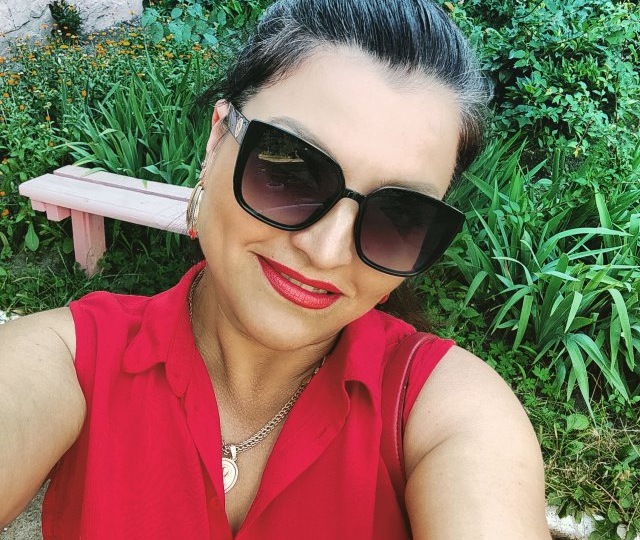 На 12-ю годовщину свадьбы жена (44 года) назвала меня чужим именем. Сказала, что оговорилась. Через неделю я у нее нашел переписку с другим