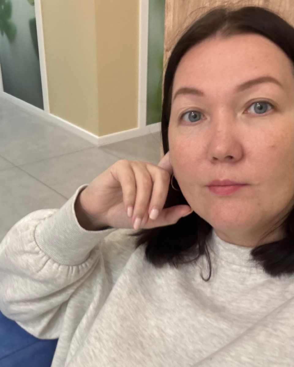 Привет, я Оксана. В марте 2024 года мы переехали из Перми в Анапу. Мы семья медиков. Муж работает на скорой, я занимаюсь детьми (их у нас трое)  и веду блоги в социальных сетях. Подписывайтесь и следите за жизнью многодетной семьи на берегу Черного моря.