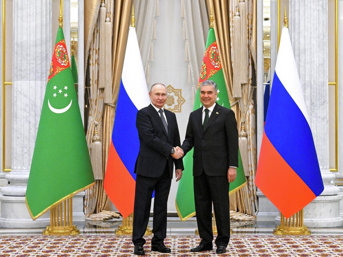    Президент России Владимир Путин и председатель народного совета Туркменистана Гурбангулы Бердымухамедов во время встречи в Ашхабаде | © РИА Новости / Кристина Кормилицына