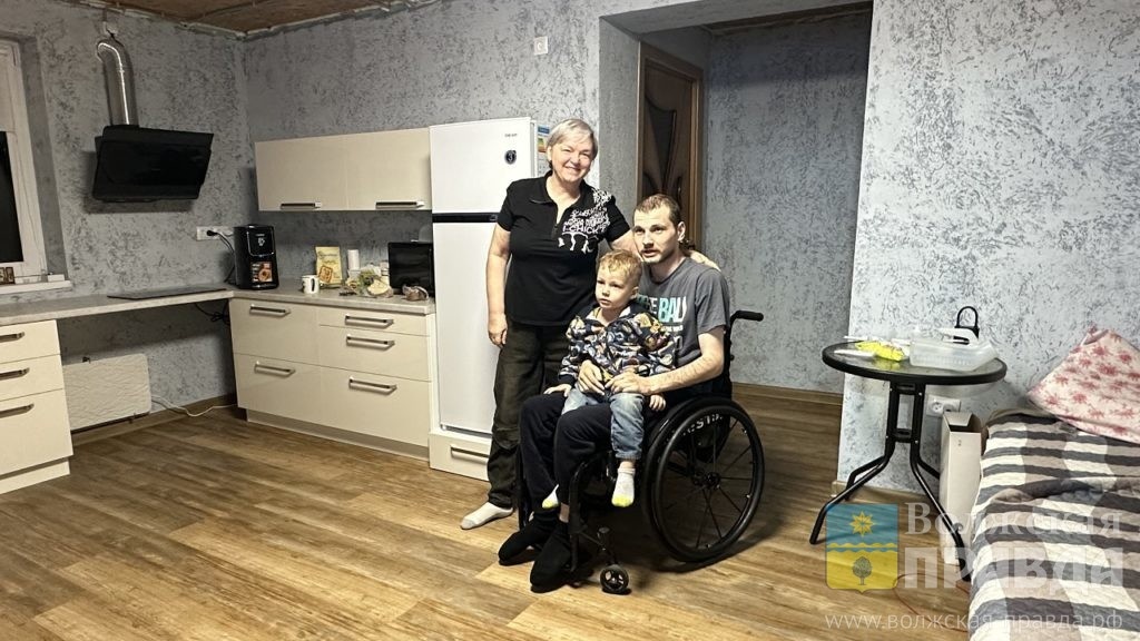     «Дырки на теле были с грецкий орех размером»: волгоградец, получивший страшную травму шеи, учится заново жить и надеется попасть на реабилитационный курс
