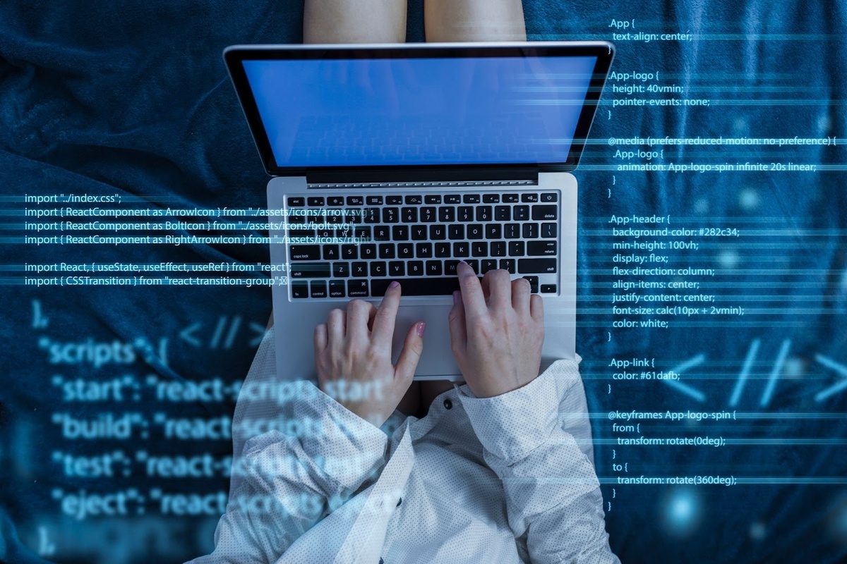 При работе с данным языком нужно строго соблюдать синтаксис и правила написания кода.

Источник ru.freepik.com