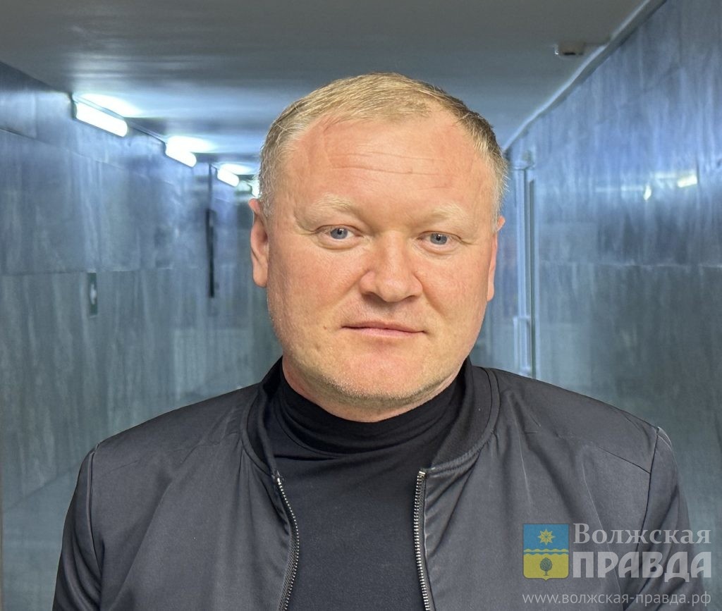 Алексей Орехов, председатель комитет по делам молодежи, культуры и спорта📷    Дед Мороз в папахе, с погонами и домброй: в Волжском прошёл фестиваль главных зимних волшебников народов России
