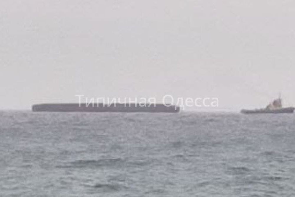    Понтоны для переправы в Маяках ведут по Днестровскому лиману.