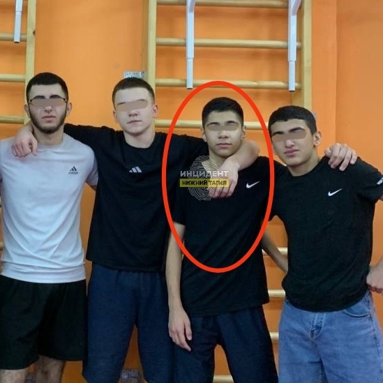 Предполагаемый обидчик (второй справа) / Фото: сообщество «Инцидент Нижний Тагил»
