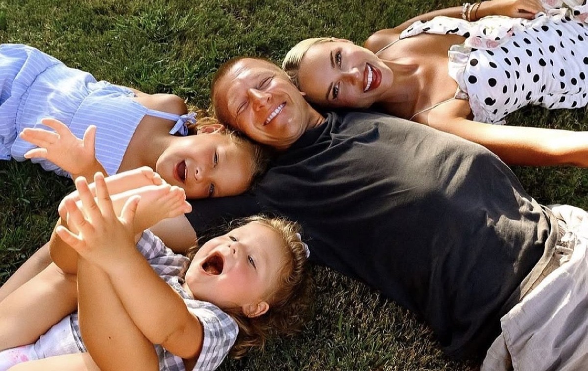    Пашу с семьёй (Фото: Instagram* / @pashuofficial)