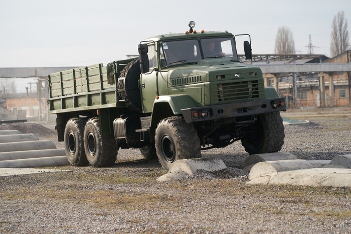 КрАЗ-6322 снабжен прочным мостом и усиленной рамой