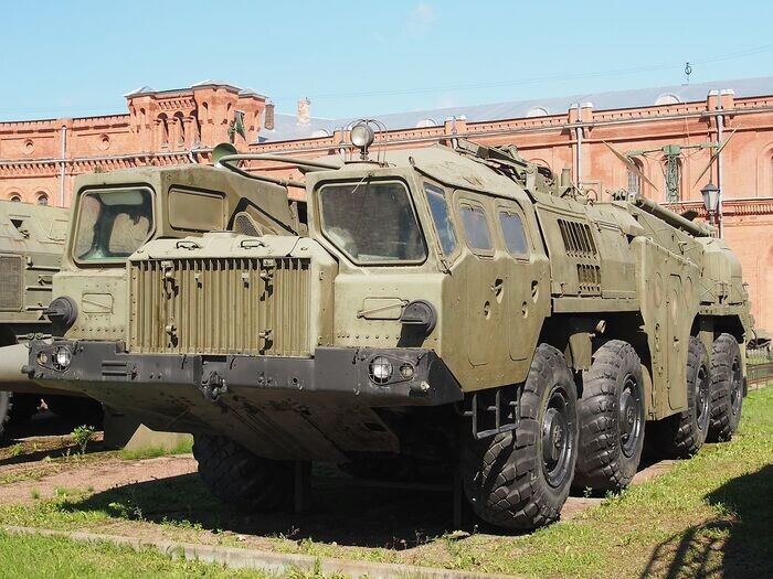 КрАЗ-6322 снабжен прочным мостом и усиленной рамой