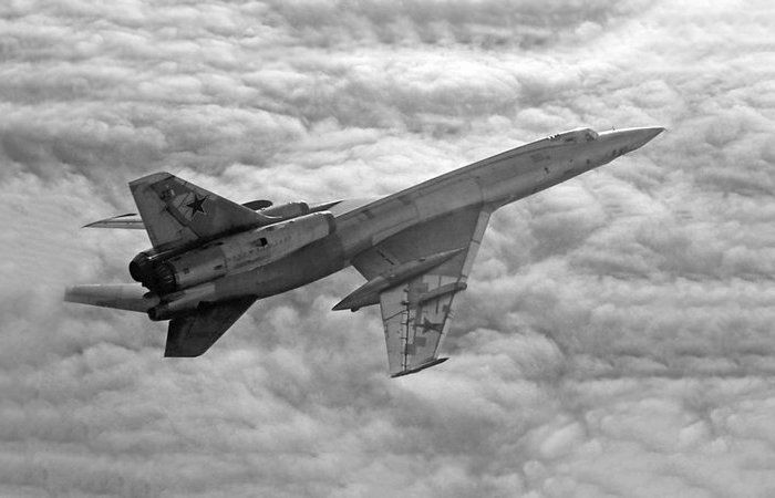 Ту-22: за что советские лётчики прозвали эту машину ироничной кличкой «спиртовоз»