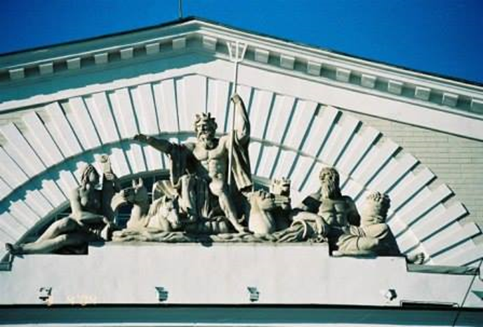 Нептун, он же Посейдон на здании биржи в Санкт-Петербурге.