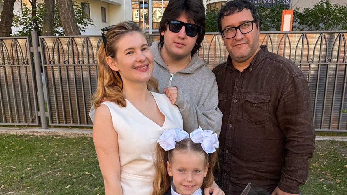 Александр Котт и Анна Цуканова-Котт с детьми