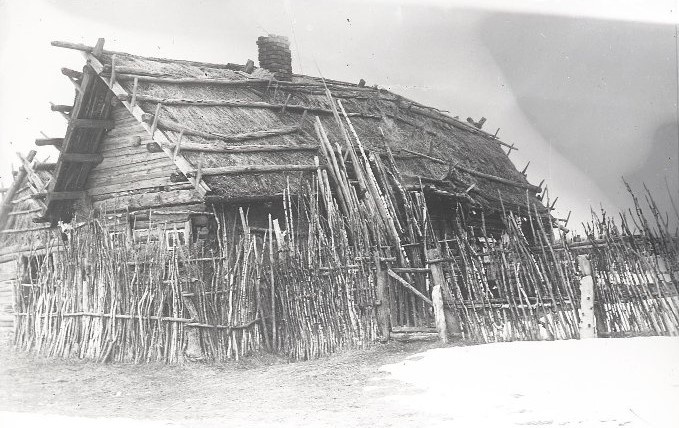 Изба крестьянина-бедняка во Владимирской губернии. Русские. Начало XX в. Музей антропологии и этнографии им. Петра Великого (Кунсткамера) РАН.