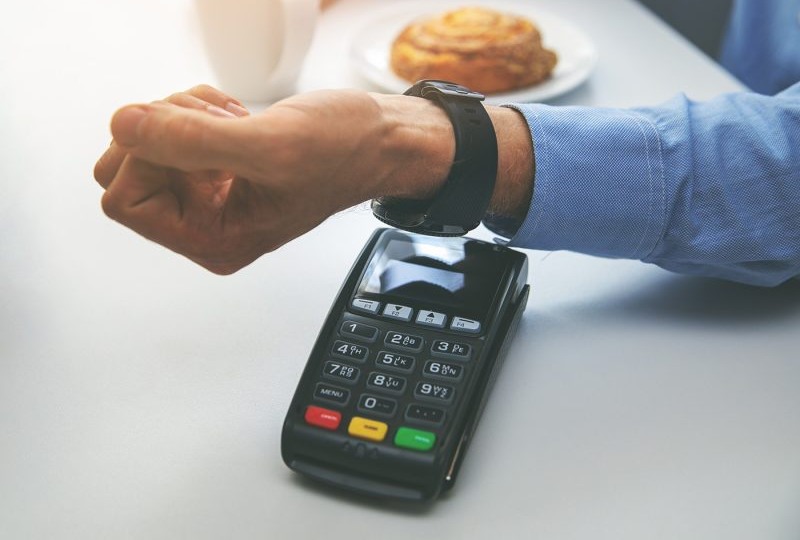 Бирюльки №882. Оплата умными часами в России вновь работает, но есть нюансы