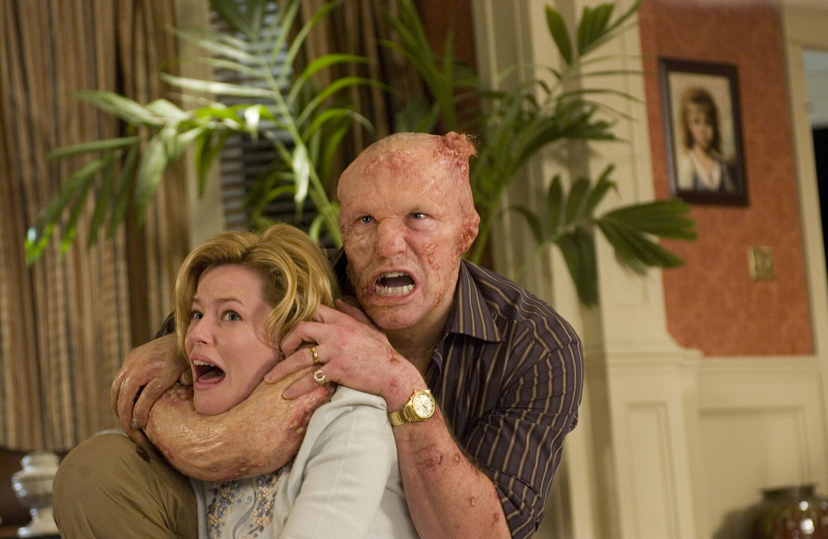 На маленький городок в штате Южная Каролина обрушивается метеорит, содержащий паразитическое существо, принимающее форму гигантских червей. Заражение быстро распространяется, превратив мирных жителей в монстров-зомби. Местный шериф пытается остановить нашествие паразитов. Фильм сочетает элементы ужаса, экшена и комедии, высмеивая штампы фильмов-катастроф и низкобюджетных хорроров.