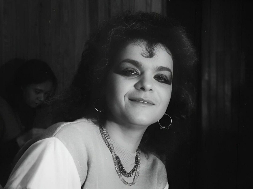 Если бы ее жизнь сложилась иначе, без сцены и жесткой дисциплины, фигура, скорее всего, развивалась бы по привычному для такого типа сценарию.
