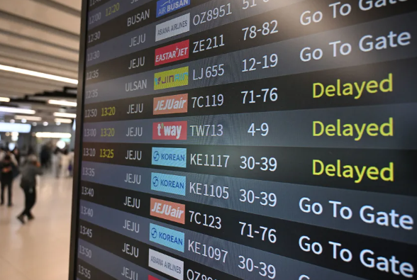 Табло с задержанными рейсами ради проведения госэкзамена