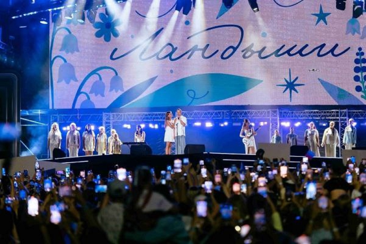 Та самая массовая сцена. Фото: кадр из сериала "Ландыши. Вторая весна"