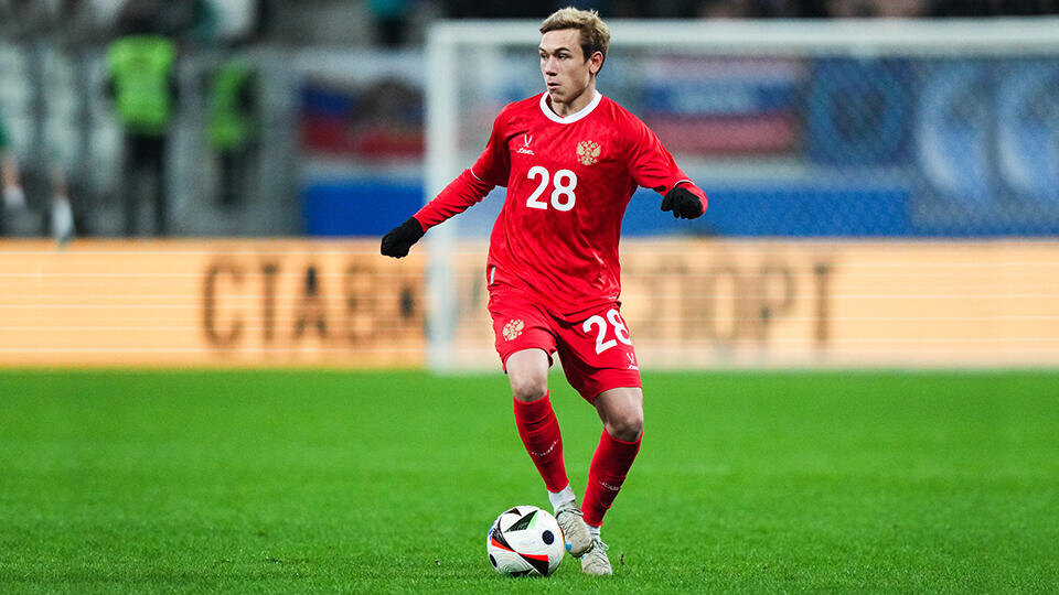     Игрок "Локомотива" Батраков стал лучшим футболистом России – 2025 по версии "СЭ" РИА Новости/Александр Вильф