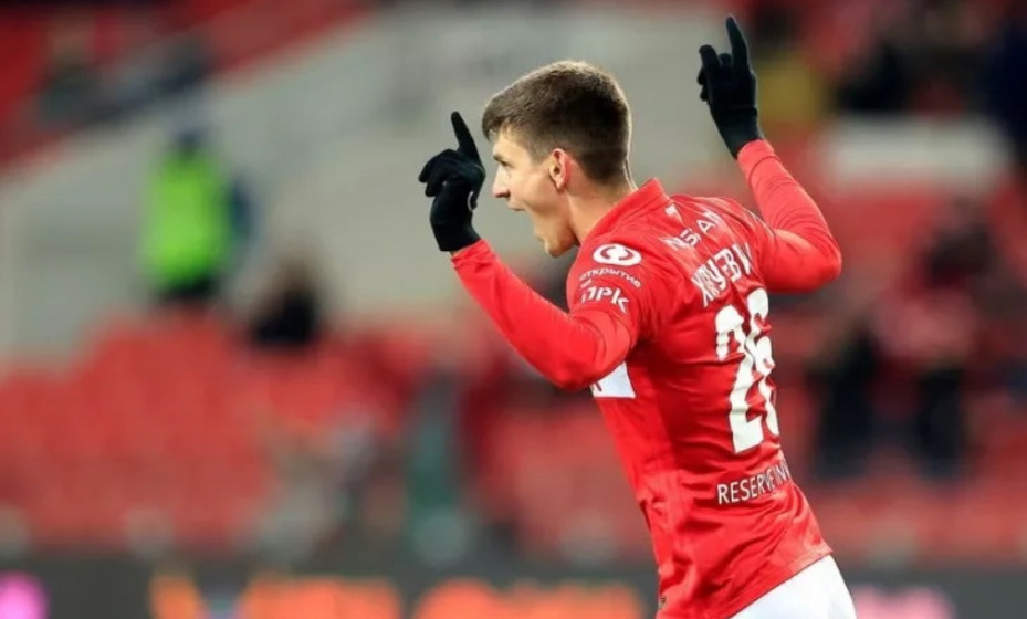    Защитник «Спартака» Даниил Хлусевич сделал предложение своей девушке. Фото: соцсети ФК «Спартак»