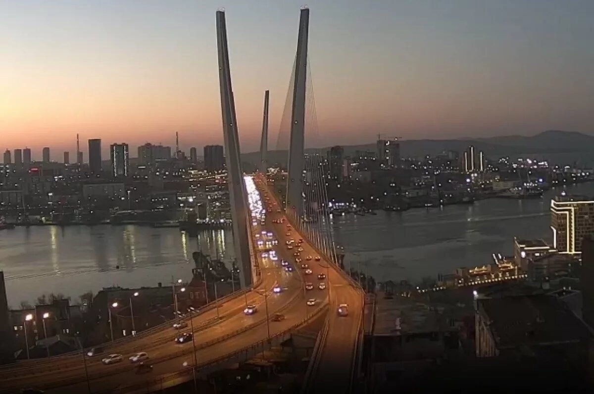    Во Владивостоке после ДТП на Золотом мосту встала огромная пробка