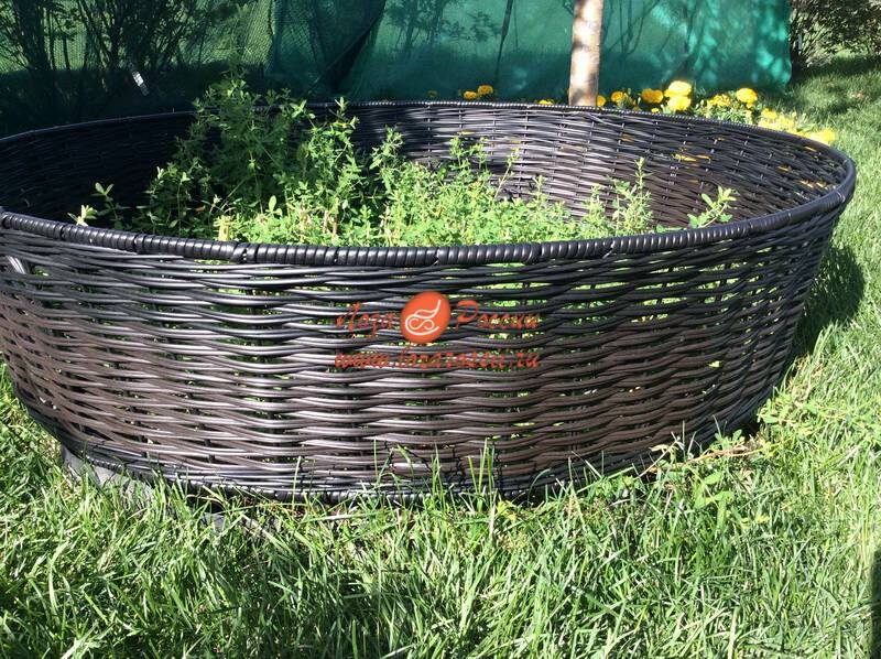 Клумба плетёная.