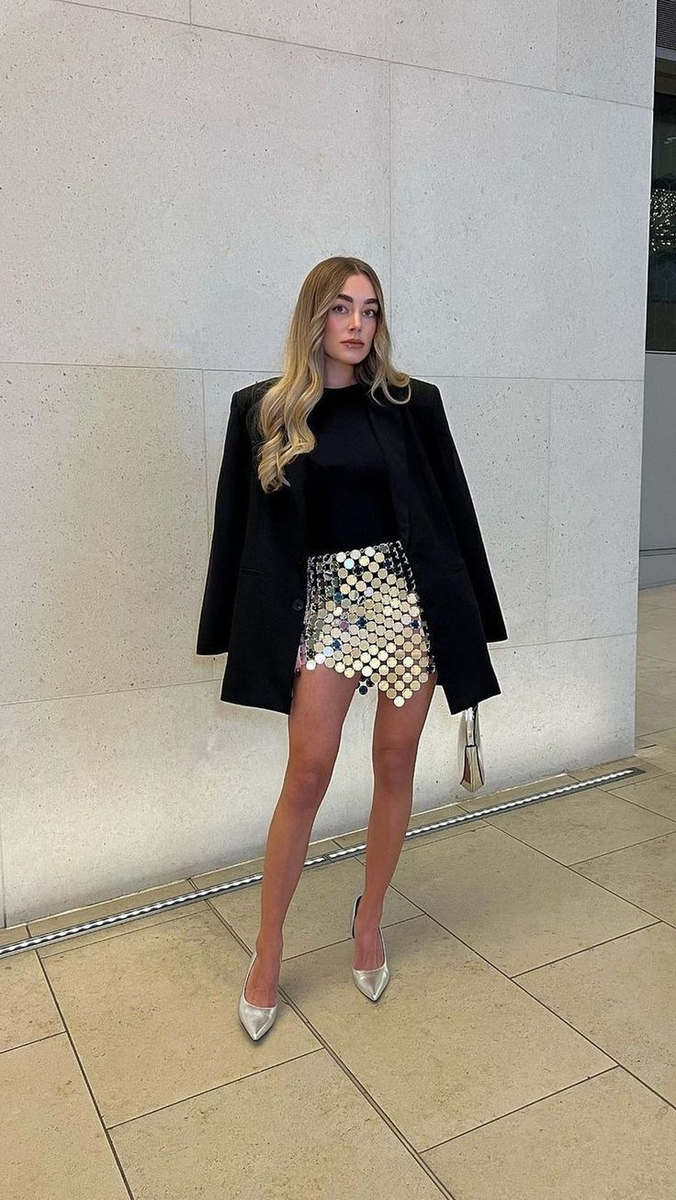 Модели в ателье Elena Fabiani шьются из отборных тканей: атлас переливается, бархат бархатист, шифон дышит