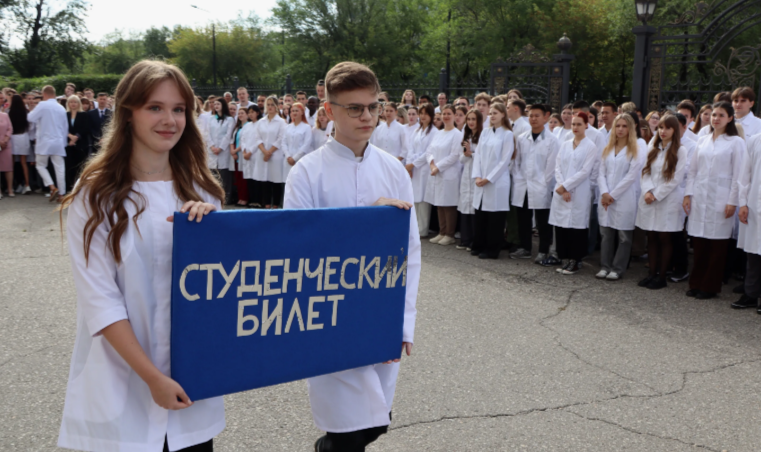 Проходные баллы-2025 в медвузах Дальневосточного федерального округа: поступай - не хочу!