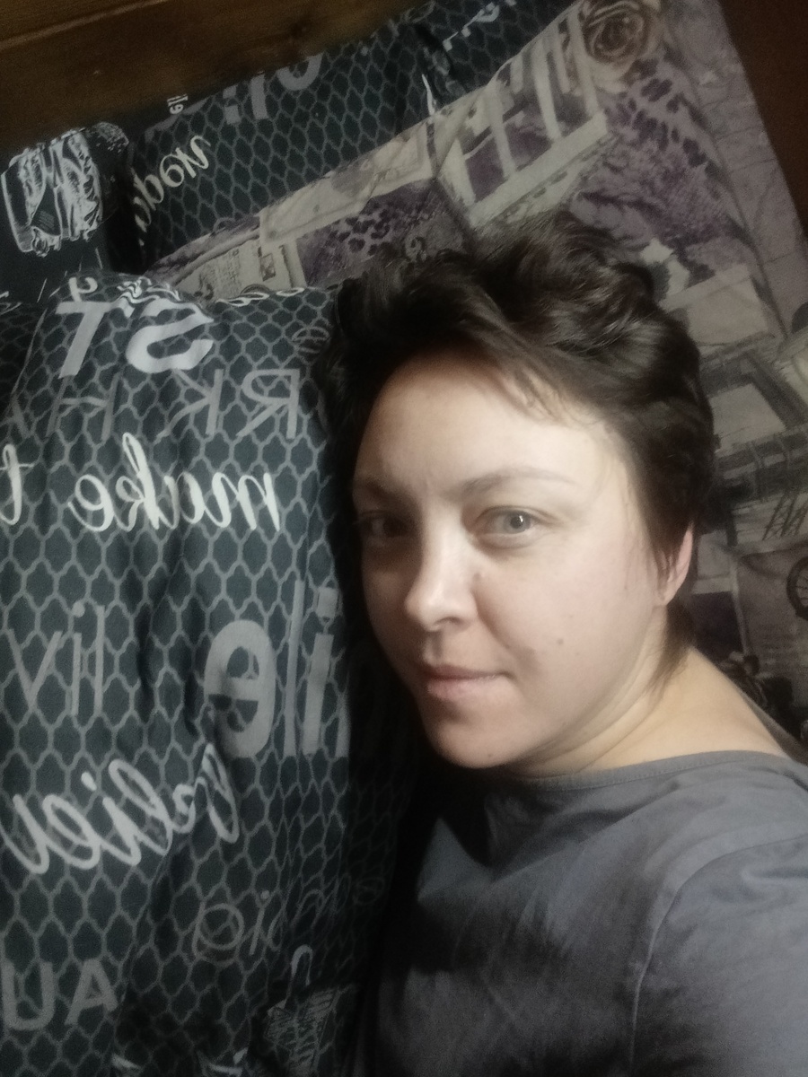 Сегодняшнее утро, пытаюсь вытащить младшего из под одеяла😅