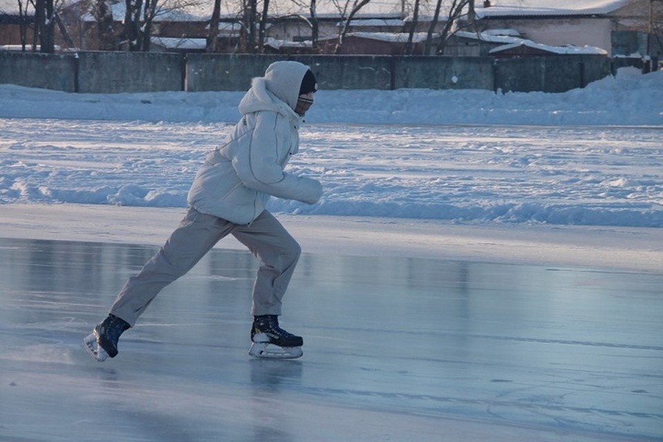    Скользить на коньках - такая радость Андрей САВЕЛЬЕВ